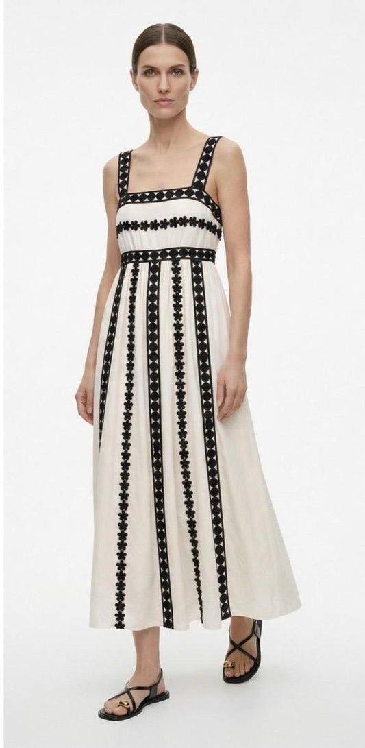 Vestido Largo de Algodón con Bordados en Contraste