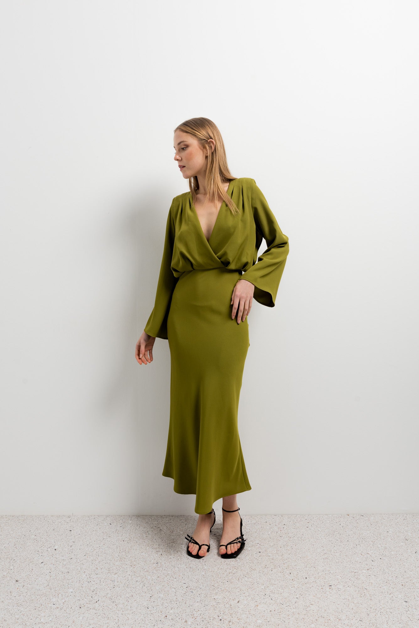 Vestido Largo con Escote Cruzado