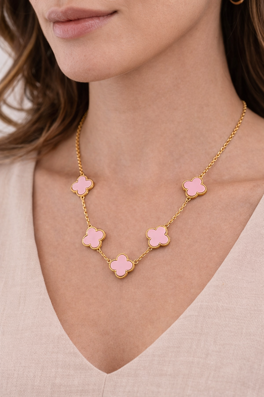 Collar Trébol Rosa Acrílico Bañado en Oro
